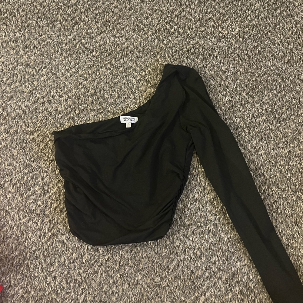 Beginning Boutique Black One-Shoulder Blouse
